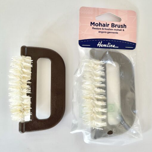 Mohair Brush for combing and brushing mohair and bear-fur fabrics