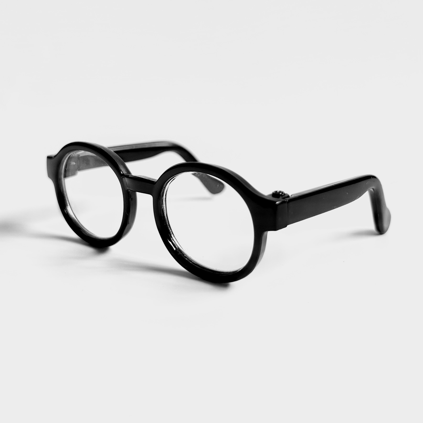 Plastic miniature toy glasses for bears and dolls